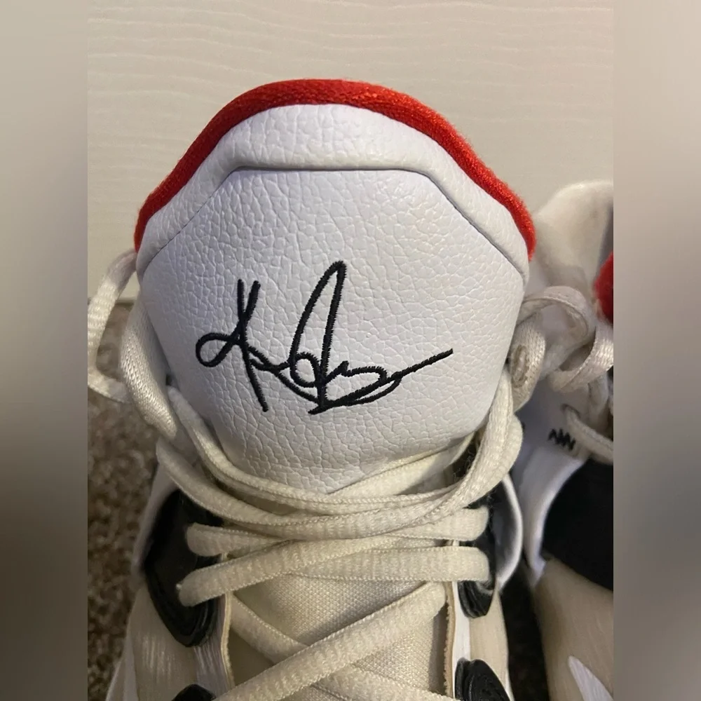 Size 6Y - Nike Boy’s Kyrie Infinity Man Machine